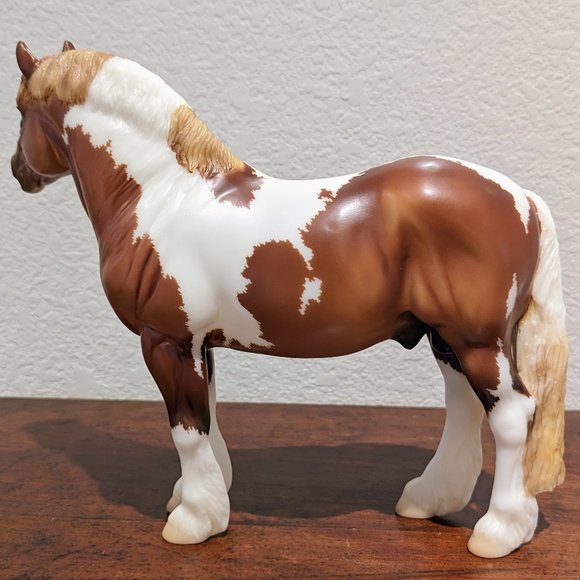 Breyer Honeybear 2022 Collector Club model - Picture 2 of 7